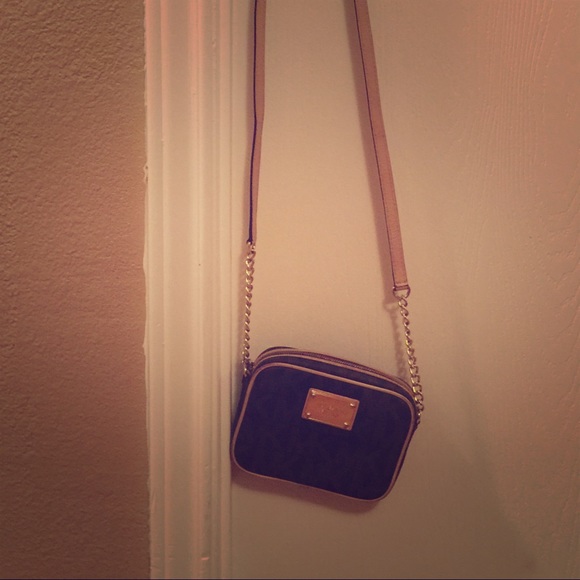 Michael kors crossbody