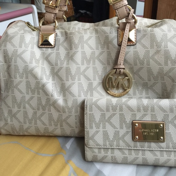 Michael kors handbag and matching wallet