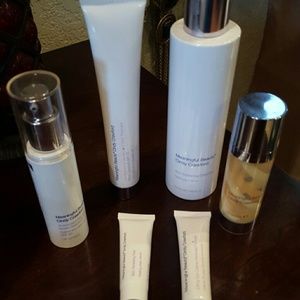 CINDY CRAWFORD MEANINGFUL BEAUTY SET