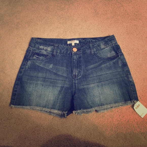 Love fire denim shorts.