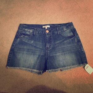 Love fire denim shorts.