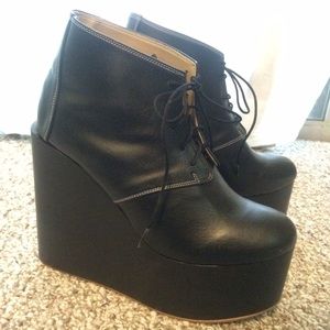 Deandri Olga Wedges size 8