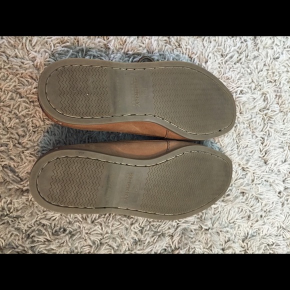 Boys 5 Sperrys - Picture 3 of 3