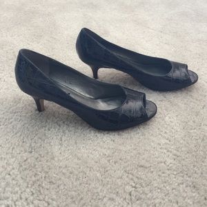 Bandolino peek toe herls