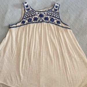 Cute sleeveless shirt. Size L