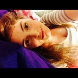 Meet your Posher, Caitlin