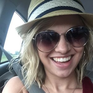 Meet your Posher, Hannah