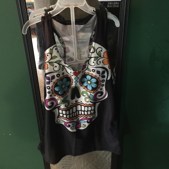 Sugar skull shirt size med