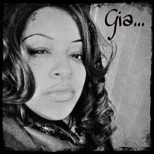 Meet your Posher, Gia