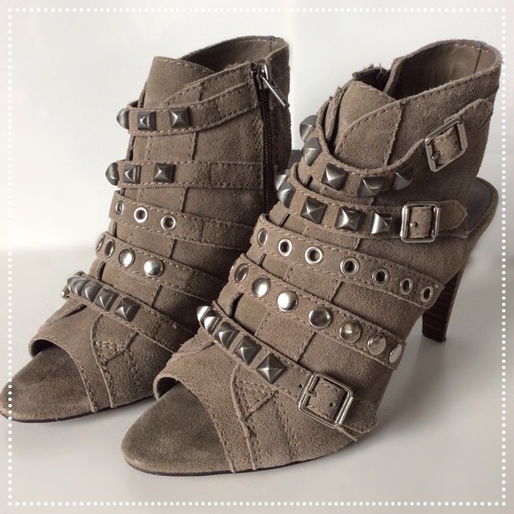 Steve Madden Shoes - Suede Leather Studs & Straps Size 8