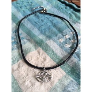 Lotus choker