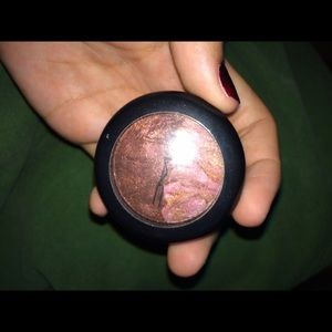 play on plums eyeshadow-MAC