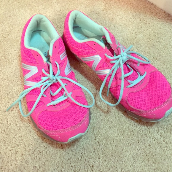 Tennis shoes