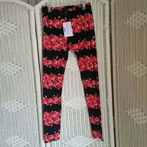 Material Girl Stretch Pant. NWT. Size M