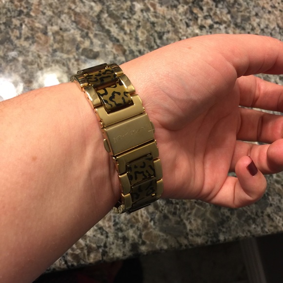 Watch - Picture 3 of 3