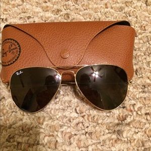 Ray bans, lulemon, Nike