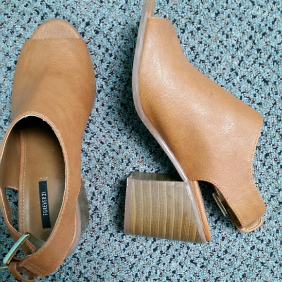 Adorable peep toe shoes