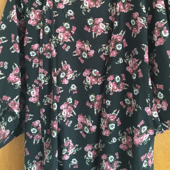 Floral flowing kimono - Picture 2 of 3