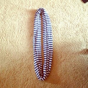😘Make offer. AE blue white infinity scarf.