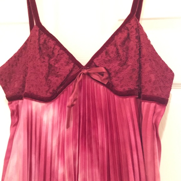 bebe Starburst Pleat Dress - Picture 2 of 3