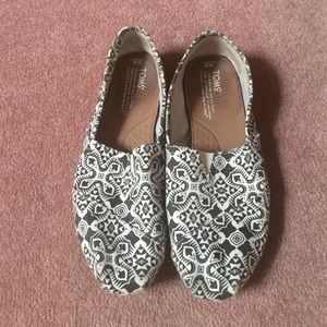 Toms black and white size 8 slip-ons