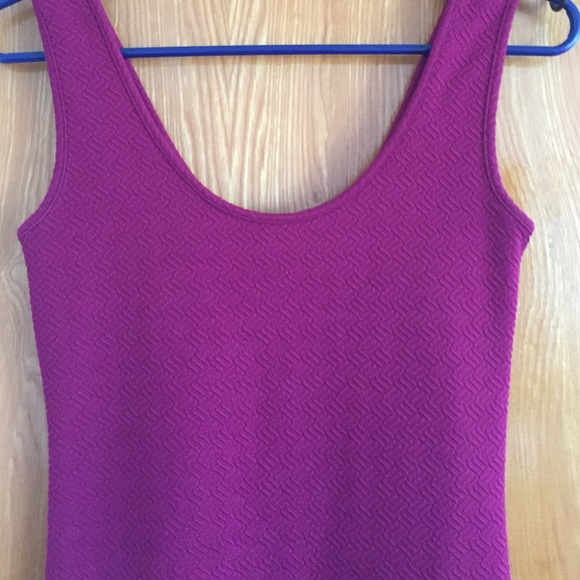 Textured bodycon dress never been worn - Picture 3 of 3