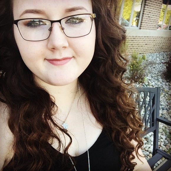 Meet your Posher, Kayla