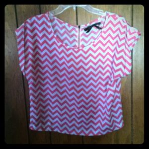 Size small chevron top