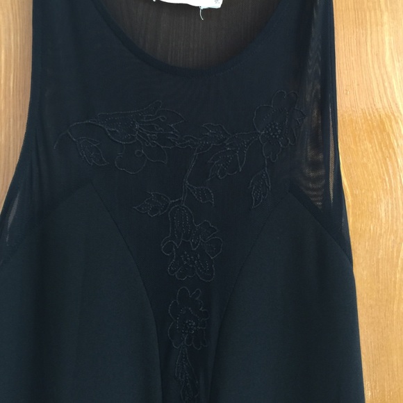 Mesh panel dress - Picture 2 of 4