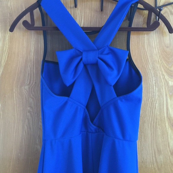 Bow tie dress - Picture 2 of 3