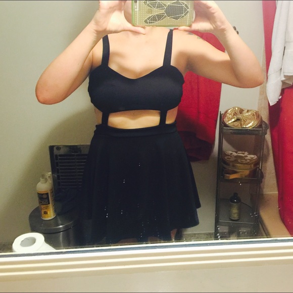 Cute cut out dress - Picture 4 of 4