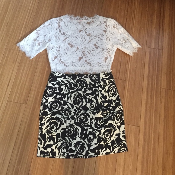 Forever 21 Dresses & Skirts - Rose Print Mini Skirt 🍁🍁🍁