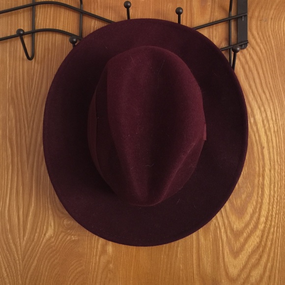 Maroon felt hat - Picture 1 of 2