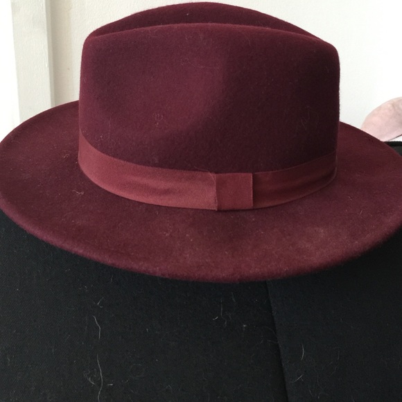 Maroon felt hat - Picture 2 of 2
