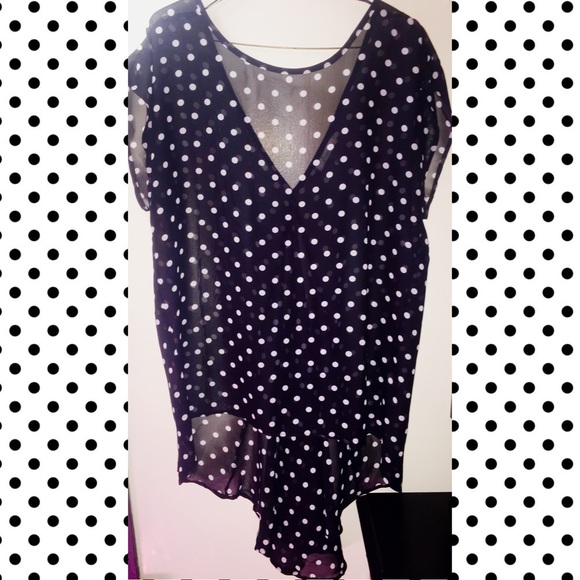 Black and white low to high blouse