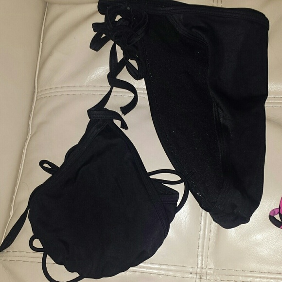 Swimsuits - Picture 2 of 4