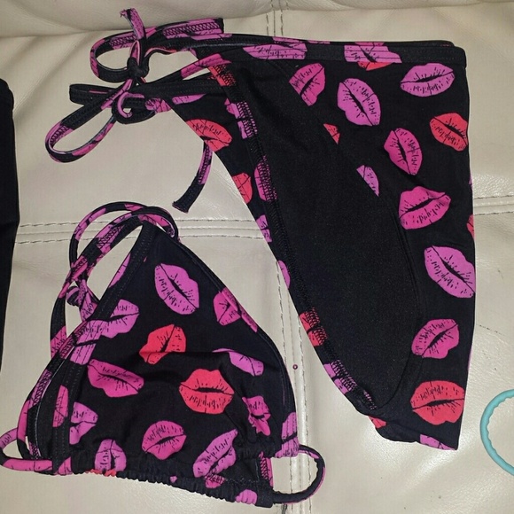 Swimsuits - Picture 3 of 4