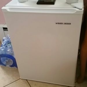 Black and Decker small refrigerator