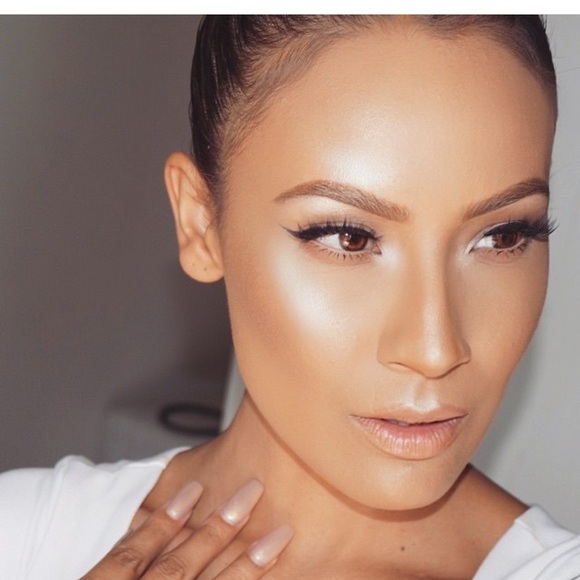 Jouer Cosmetics Highlighter
