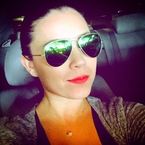 Meet your Posher, Glory