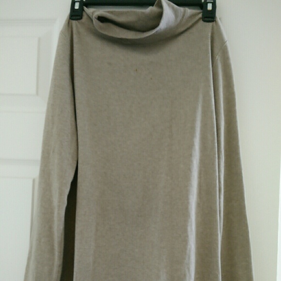 Bundle of 3 tops for cheap ๐๐๐๐ - Picture 2 of 2