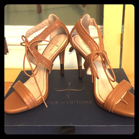 Pour La Victoire Shoes - NIB Pour La Victoire Heels in Cognac and Gold
