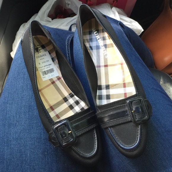 Burberry Shoes - Black burberry flats