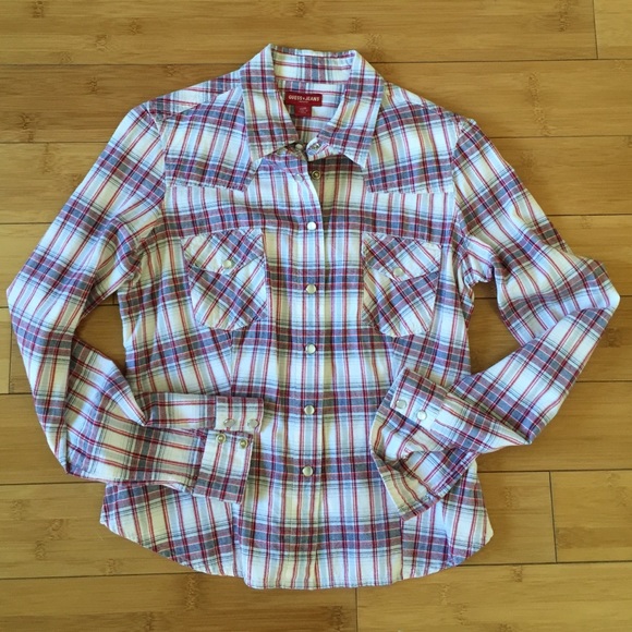 Plaid snap front shirt.