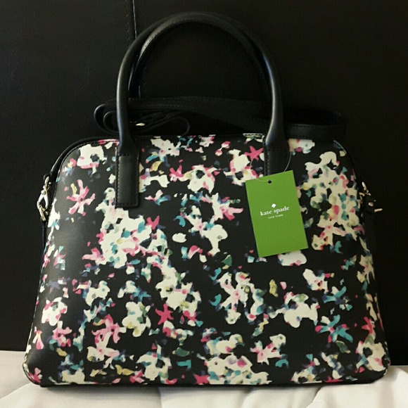 CLOSET IS CLOSED TEMPORARILY. OUT OF STATE. - Picture 2 of 4