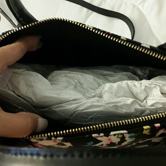 CLOSET IS CLOSED TEMPORARILY. OUT OF STATE. - Picture 4 of 4