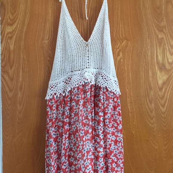 Crotchet high low dress - Picture 2 of 3