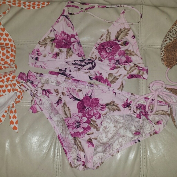 Swimsuits - Picture 3 of 4