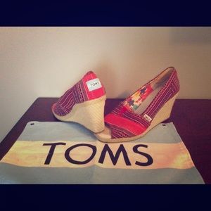 TOMS
