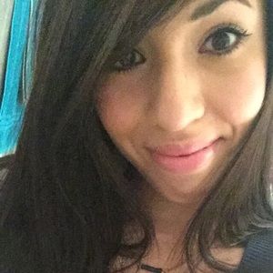 Meet your Posher, Valeria